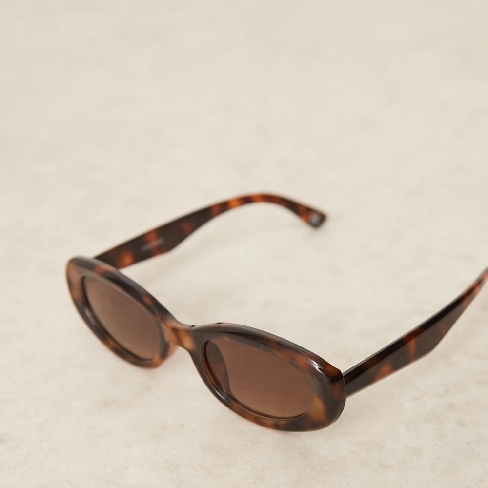Tortoise Shell Oval Sunglasses - Picture 3 of 5